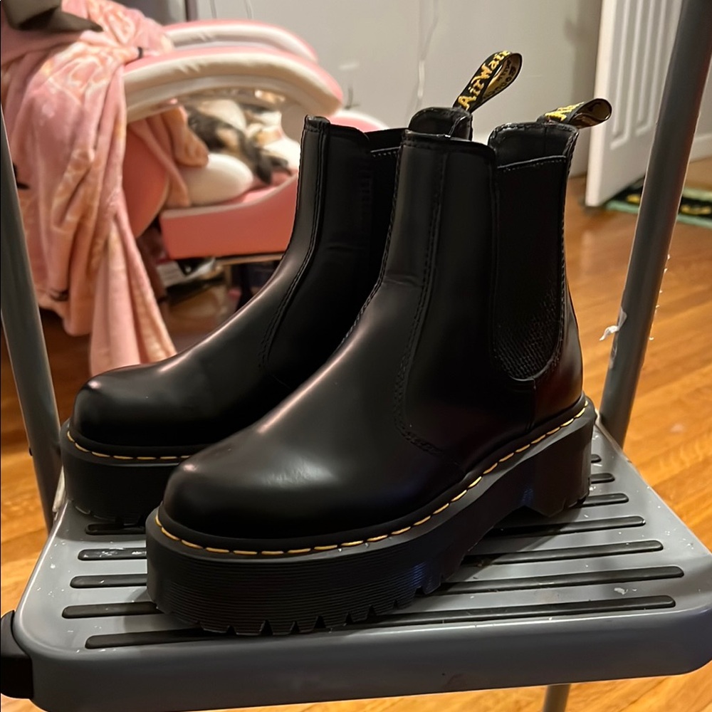 Dr. Martens 2976 Smooth Leather Platform Chelsea Boots